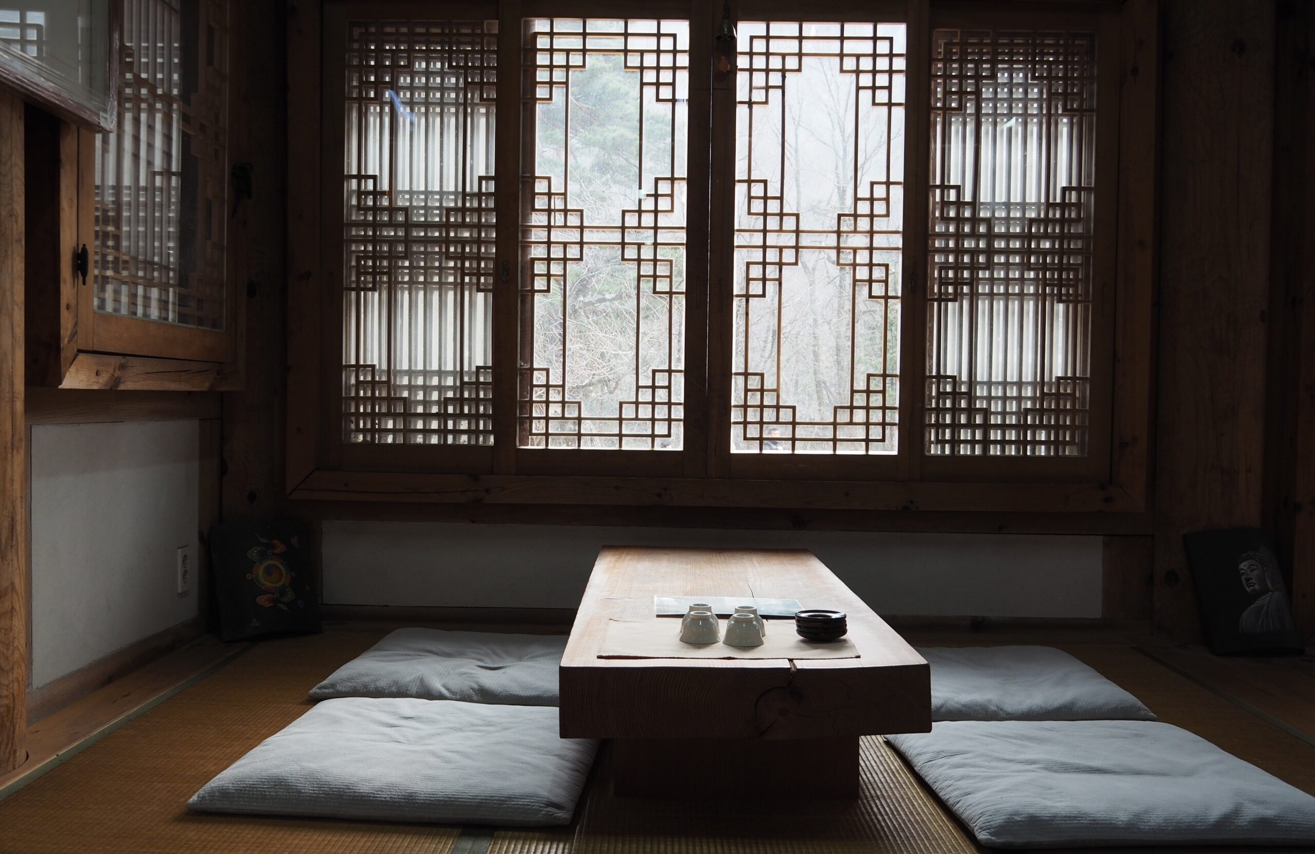 Traditional Korean hanok room with paper lattice doors and bedding laid on a heated ondol floor