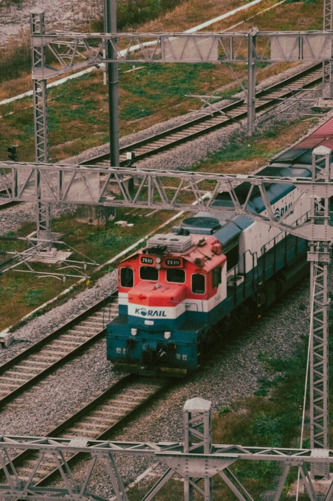A Korail diesel locomotive of the kind that pulls Mugunghwa trains