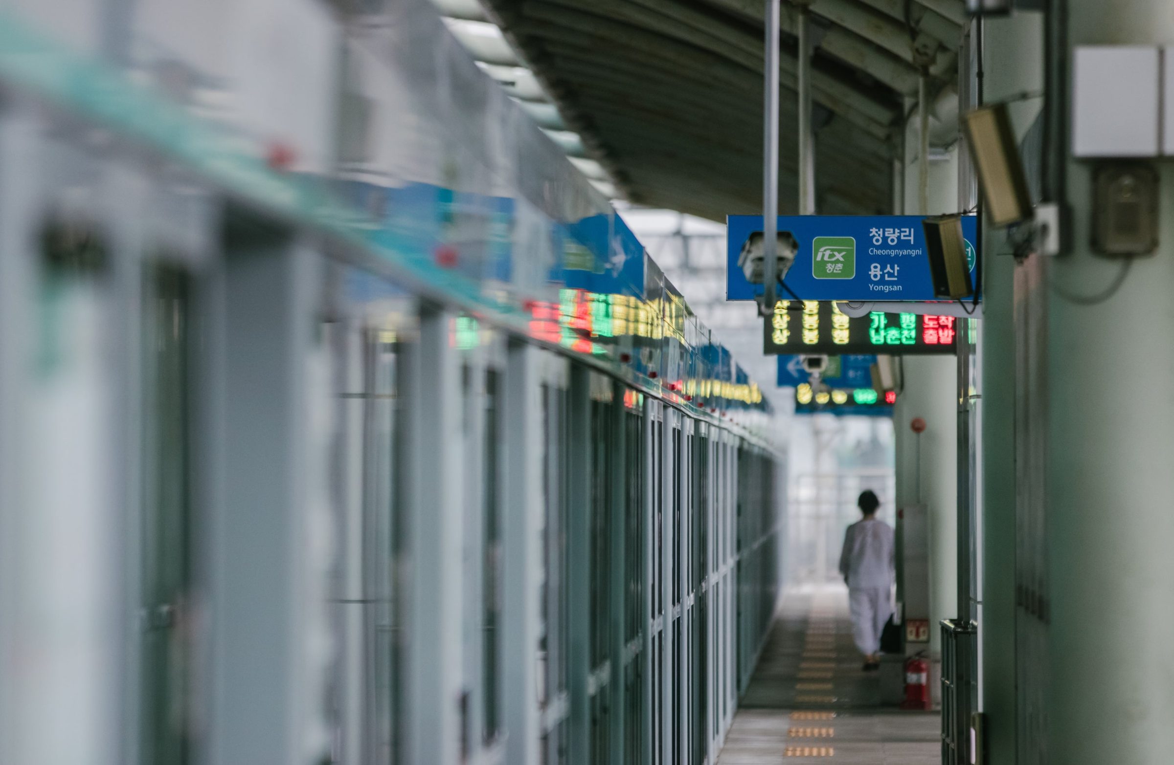 ITX-Cheongchun platform on the Gyeongchun Line, signs pointing to Cheongnyangni and Yongsan